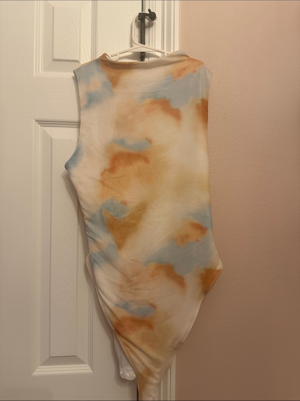 SHEIN Sleeveless Tie-Dye Bodysuit in Cream, Blue & Tan